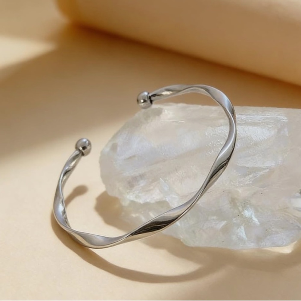 NWT No Label Sterling Silver Bangle